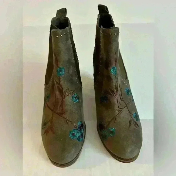 Crown Vintage Shoes - Crown Vintage Brown Embroidered Booties 3” Heel Size 7